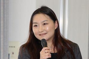 女性