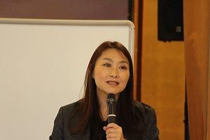 女性