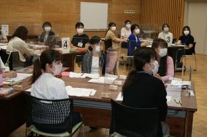 女性職員1-2